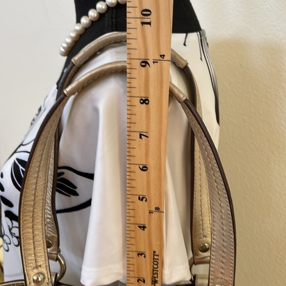 COACH F19448 GOLD SOHO TEXTURED SIGNATURE EMBOSSED LEATHER CARRYALL BAG - Picture 8 of 13